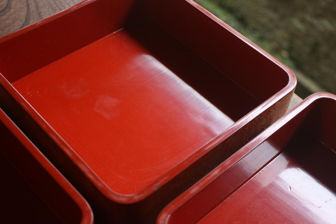 小傷あり！上質朱漆に極上菊詰沈金の映える輪島塗三段重（検重箱お重