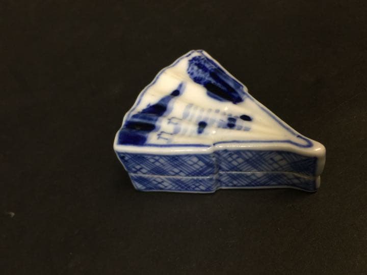 古い 染付 扇形 香合 大明成化年製銘 古美術