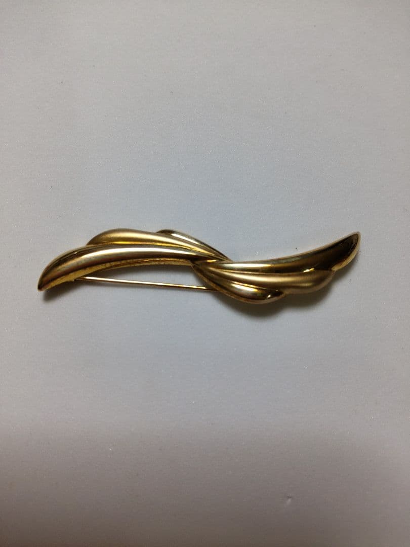 ツツミ 流線型 ゴールドブローチ K18