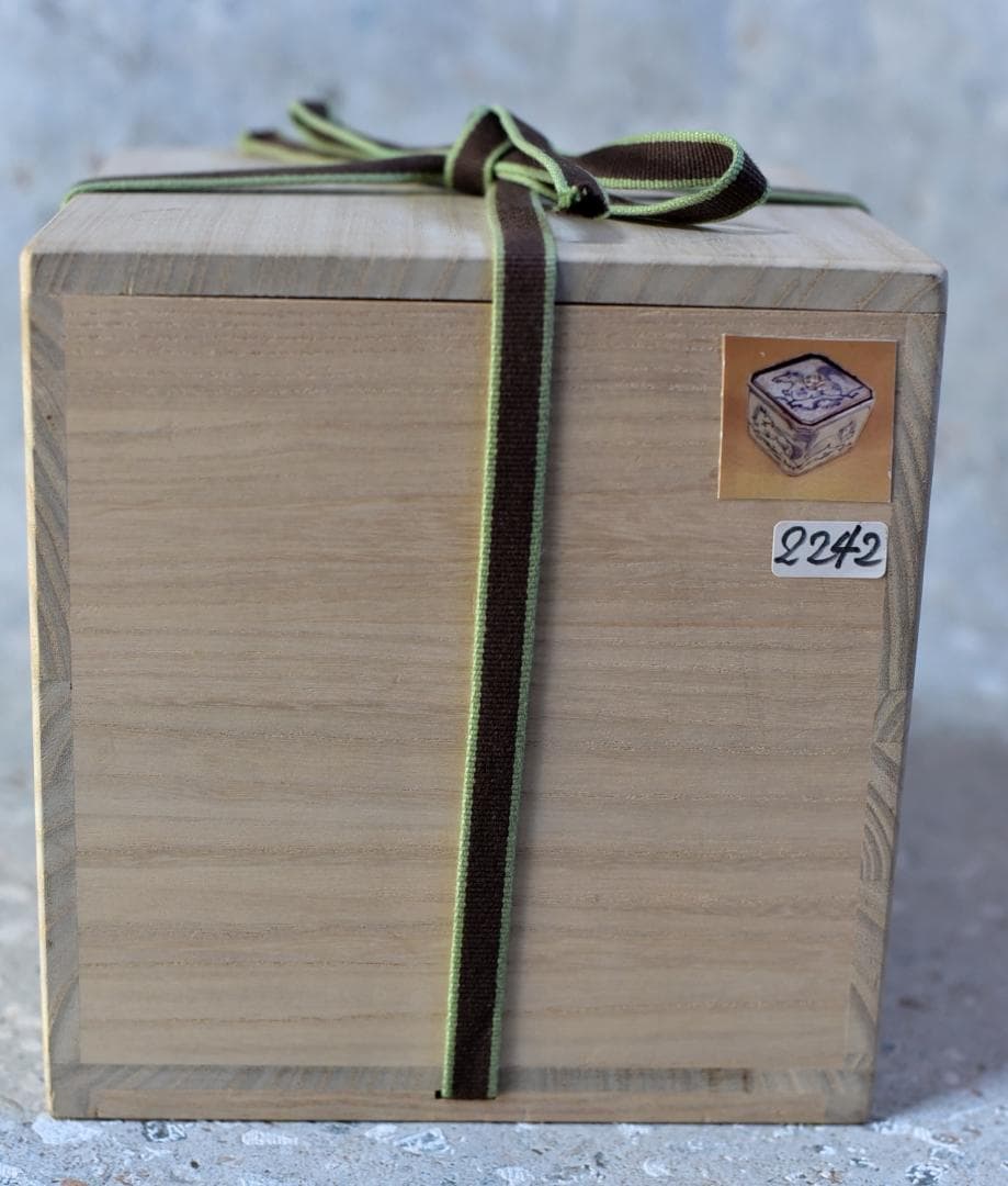 古い馬柄角型水指 お茶道具 木箱いり