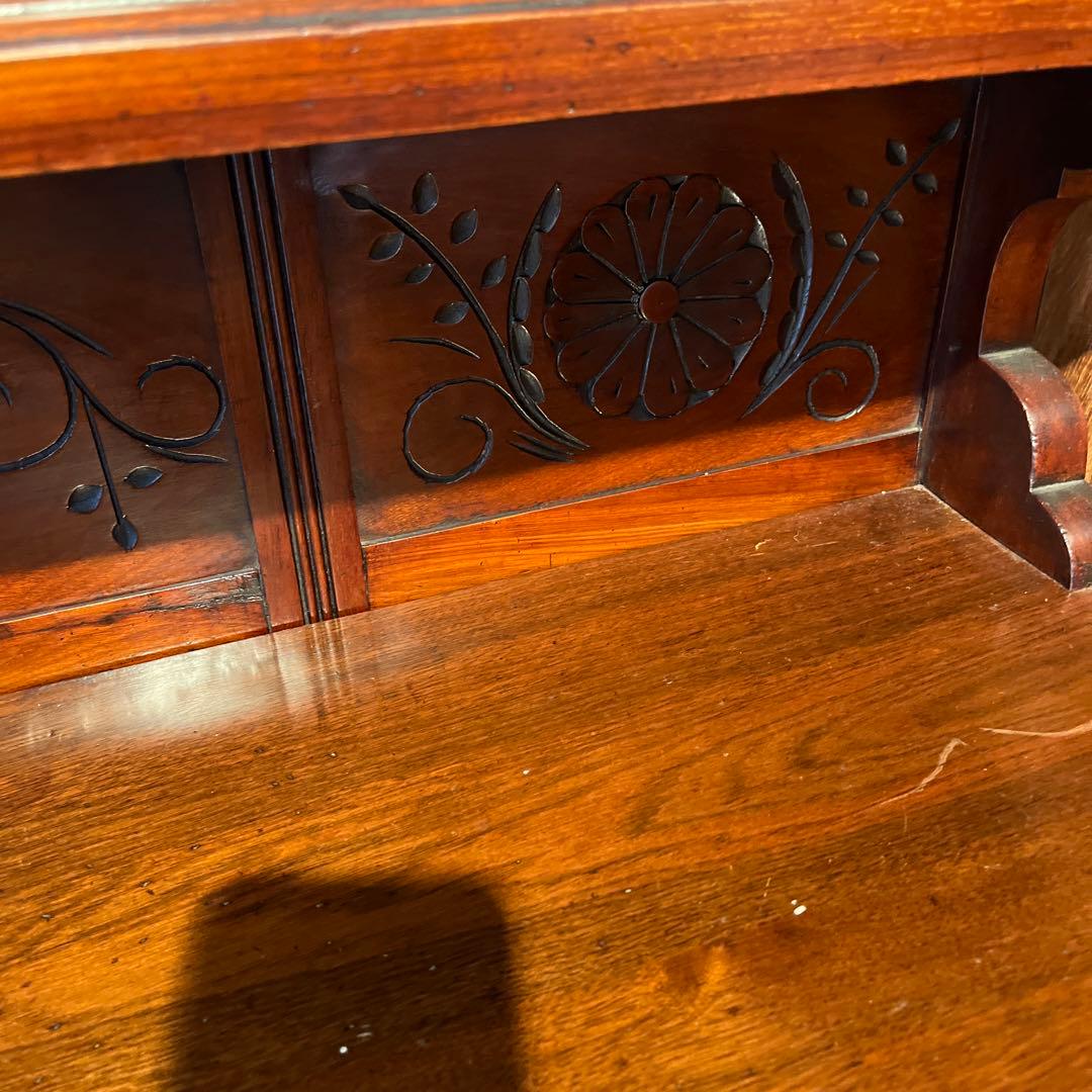 お値段大幅にお下げしましたイギリスアンティークカップボード（100年