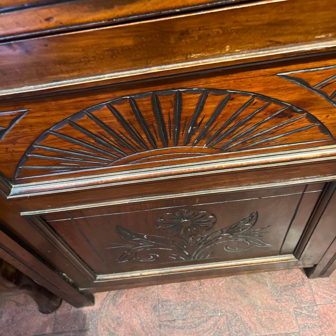 お値段大幅にお下げしましたイギリスアンティークカップボード（100年