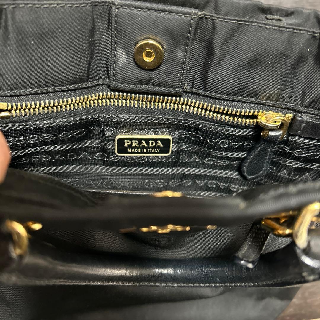 PRADA ブラック ミニハンドバッグ