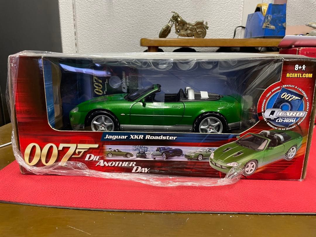 007ボンドカー　ジャガー　XKRロードスター 楽天市場】アオシマ SKYNET 1/18 007 ボンドカー ジャガー XKR