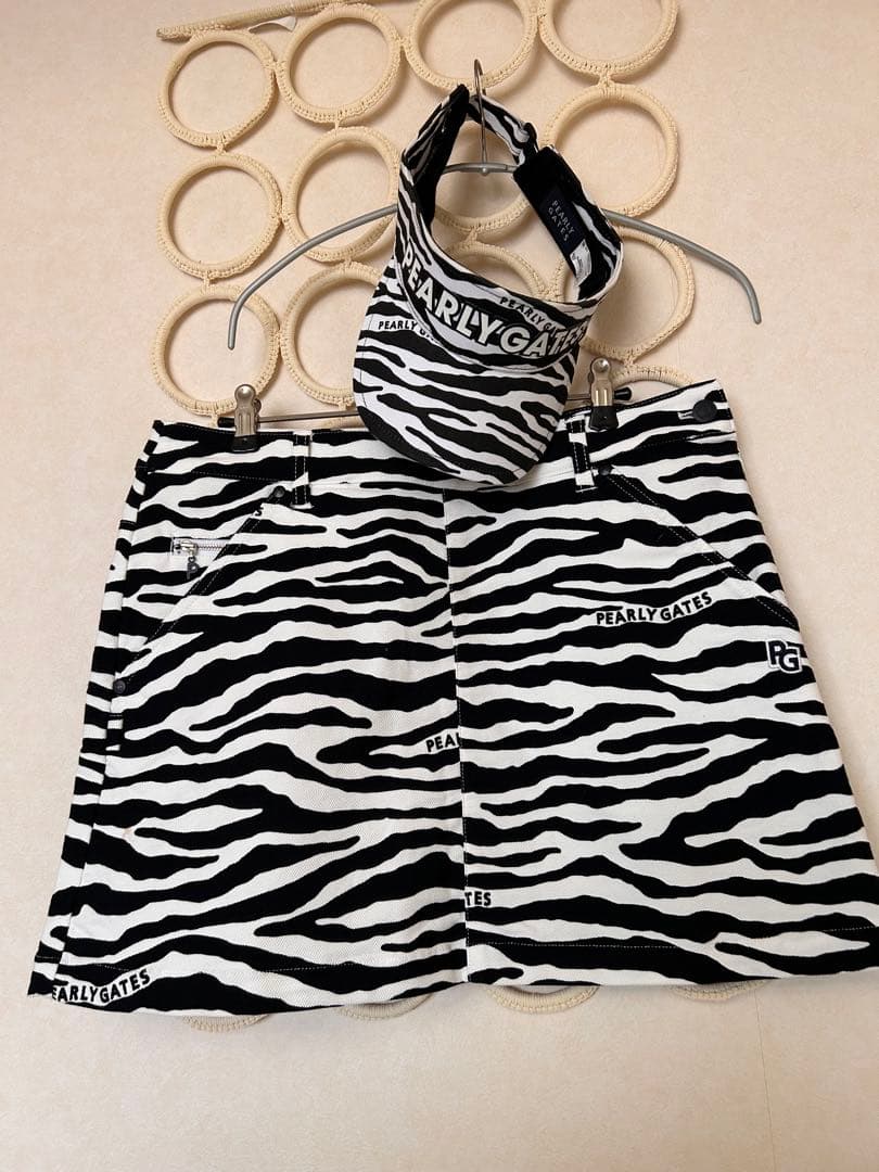 【パーリーゲイツ】２点セット　レディース　ゼブラ柄　スカート＋サンバイザー