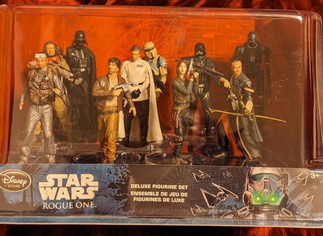 スターウォーズ　デラックスフィギュアセット×2　USディズニーストア　新品未使用