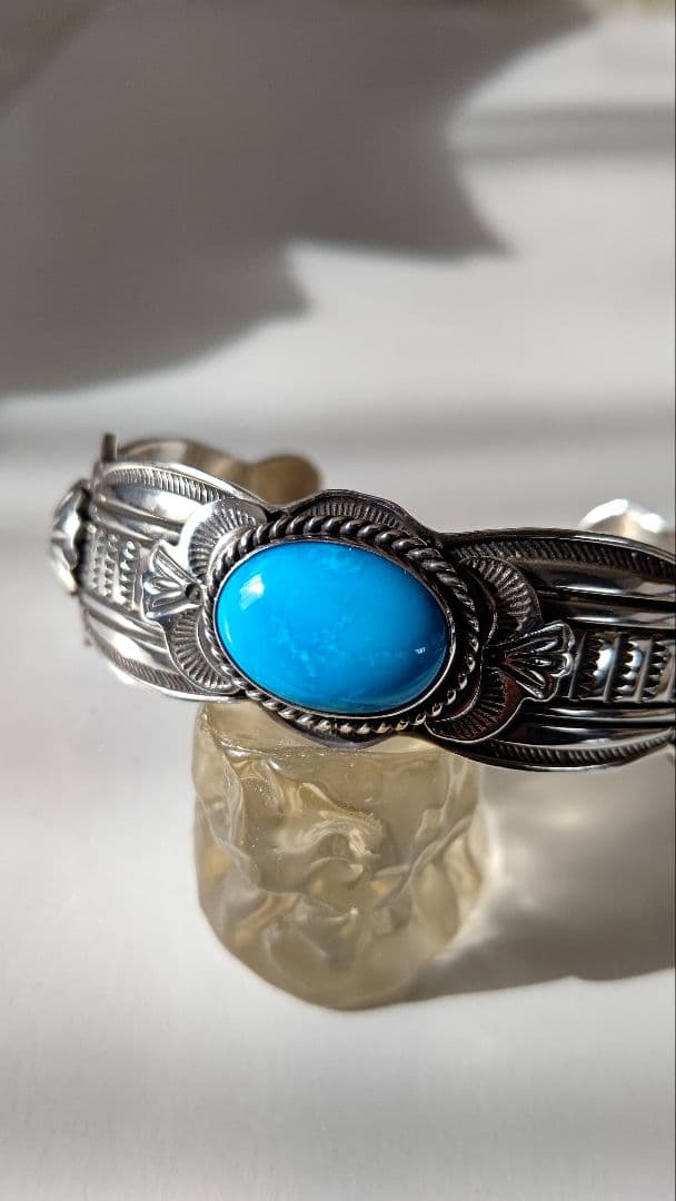 confutatis ゲーリーリーブス ターコイズ、コンチョ付きバングル