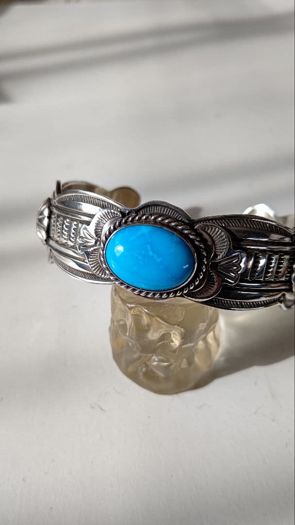 confutatis ゲーリーリーブス ターコイズ、コンチョ付きバングル