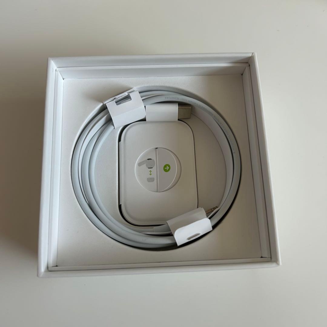 AirPods Pro 2 本体 充電ケーブル/イヤーチップ付 - メルカリ