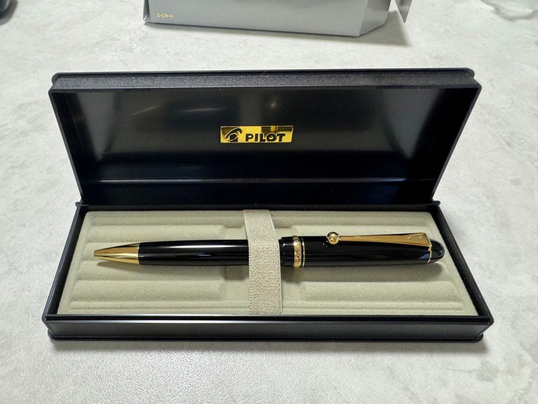 PILOT ボールペン 黒 ゴールドトリム - メルカリ