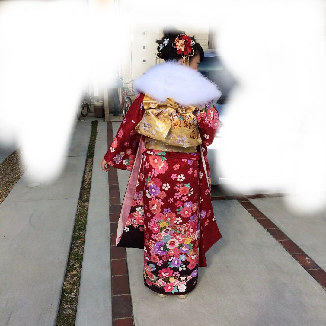 赤い花柄振袖（ファー襟付き） 着物友禅