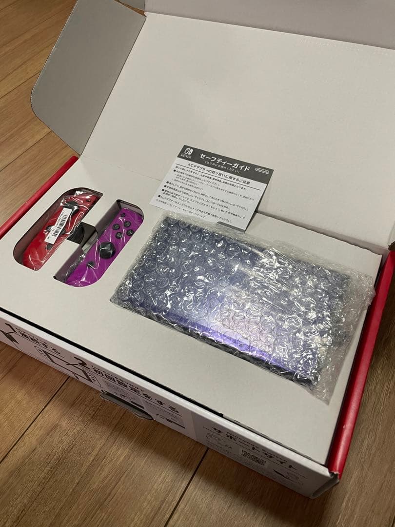 Nintendo Switch 本体　レッド　ネオンパープル