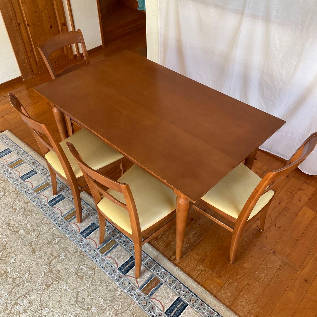 カリモク　ダイニングテーブル（テーブルのみ、送料込み）