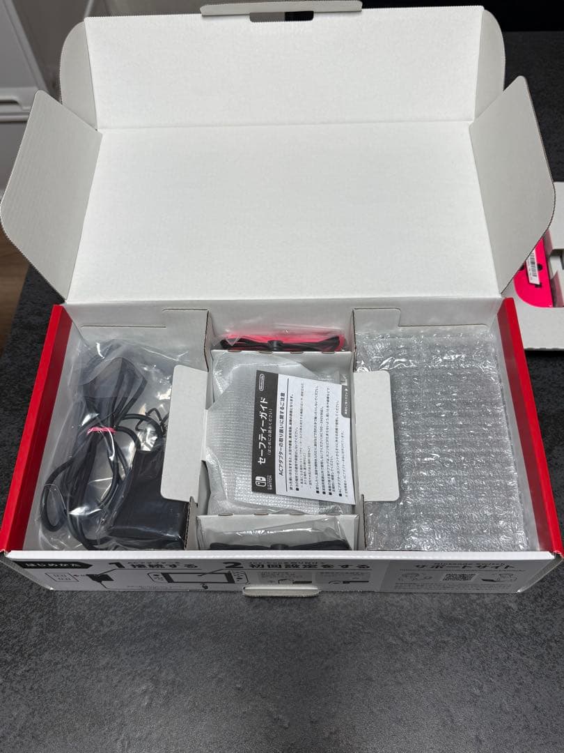 【中古 美品】Nintendo Switch 本体 ＋おまけ ドラクエ モンハン