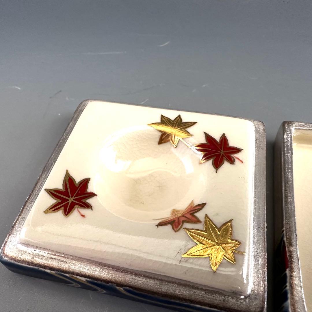 茶道具　色紙形　紅葉流水　香合　水無月窯　藤谷芳哉　共箱　秋　もみじ　炉用　京焼