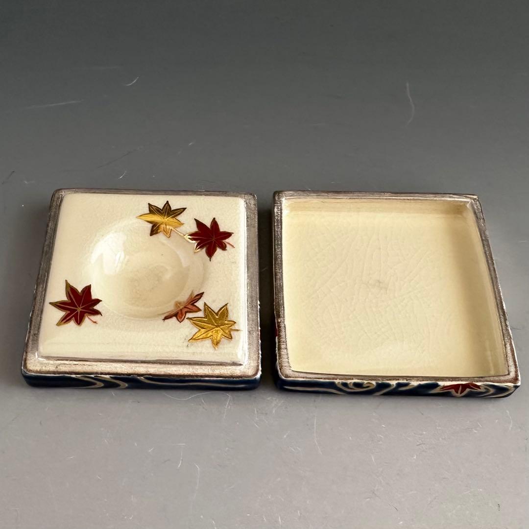 茶道具　色紙形　紅葉流水　香合　水無月窯　藤谷芳哉　共箱　秋　もみじ　炉用　京焼