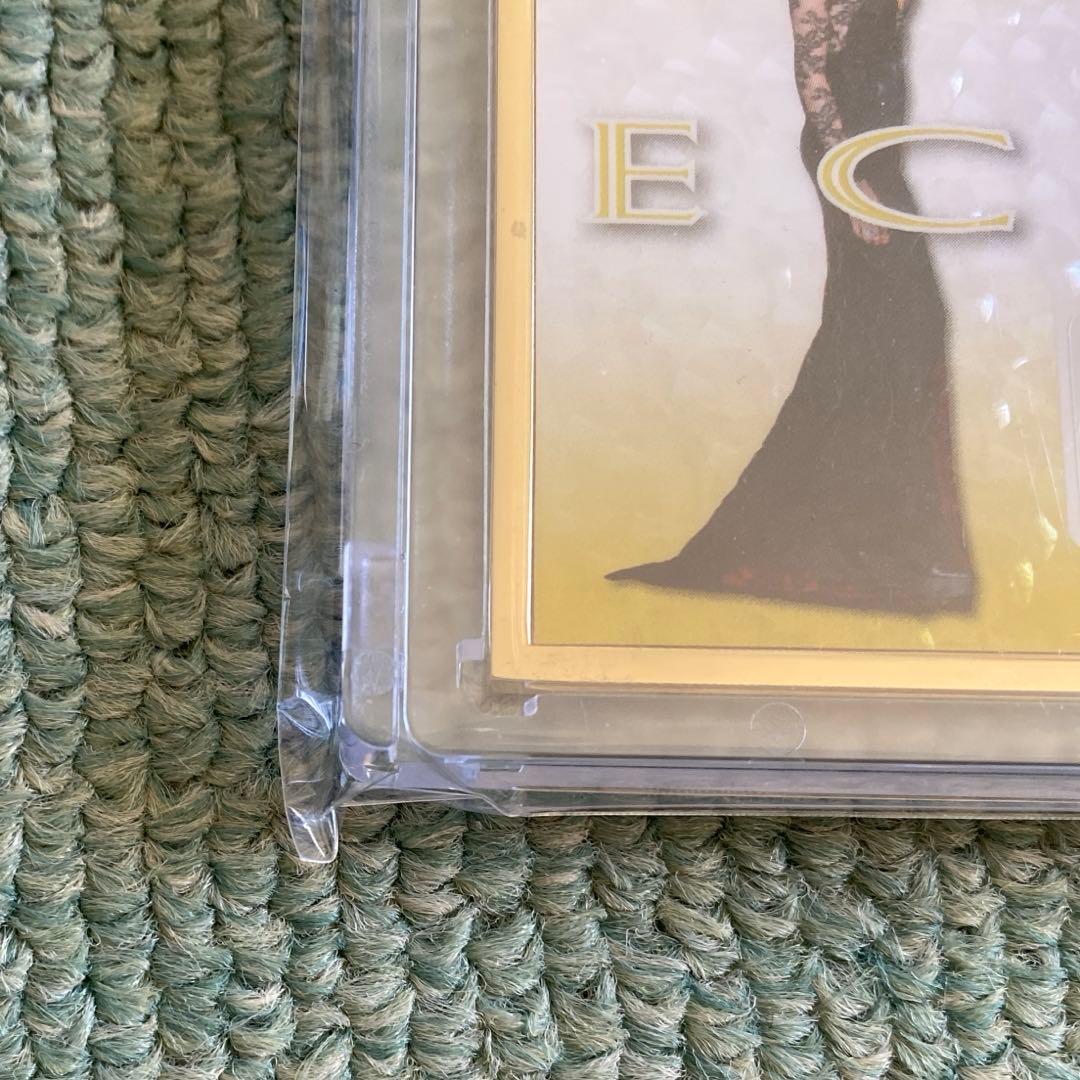 カーラ・デルヴィーニュ 直筆サイン入りカード 1/1の通販はau PAY