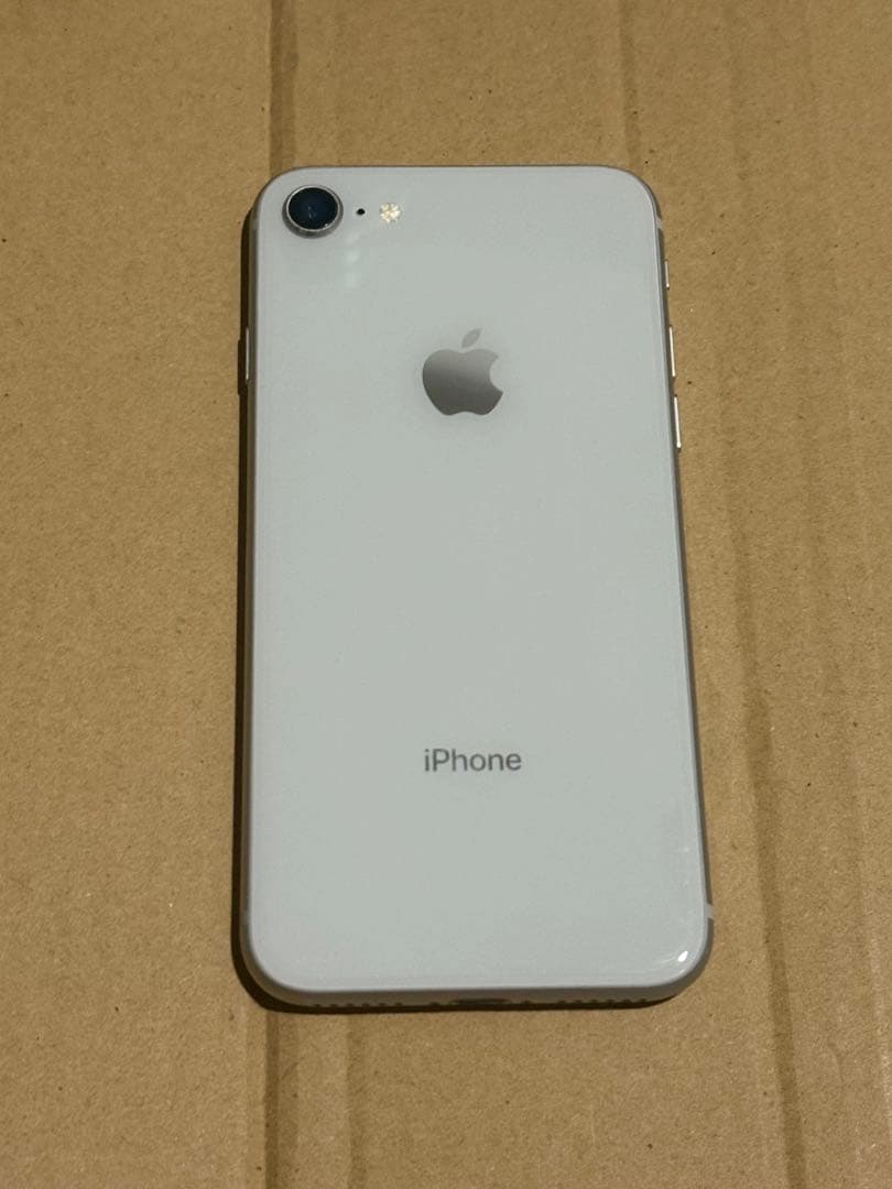 美品 iPhone8 シルバー 64GB バッテリー90％ SIMフリー