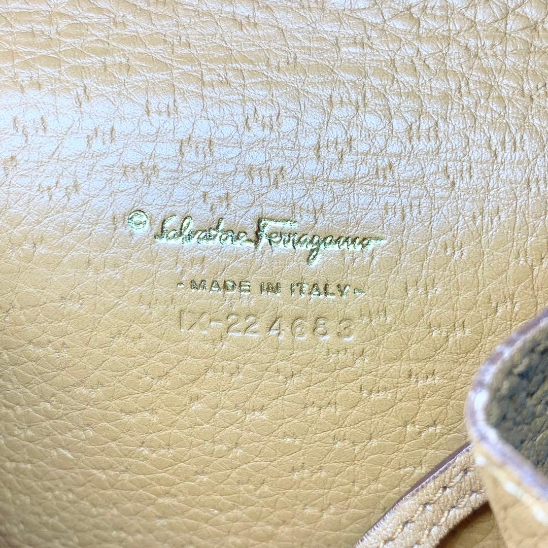 未使用級 サルバトーレフェラガモ ケース ガンチーニ 本革 キーリング 箱