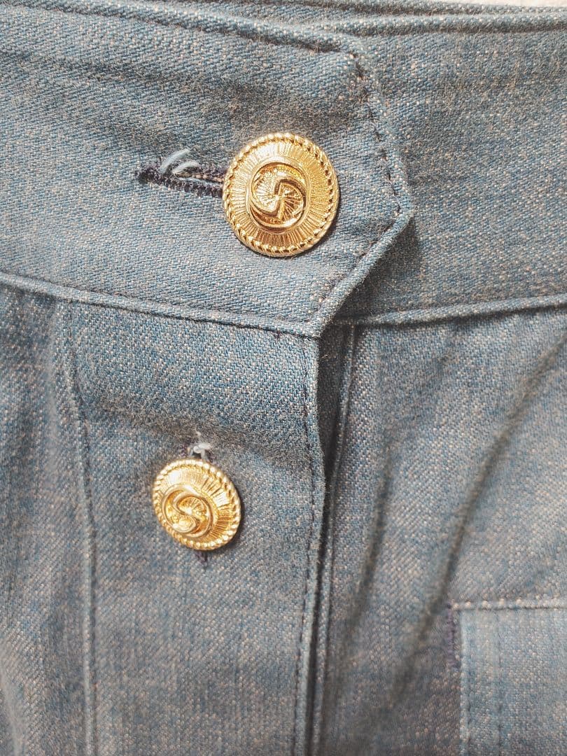 GUCCI グッチ デニムスカート GGボタン　42 美品だと思います。