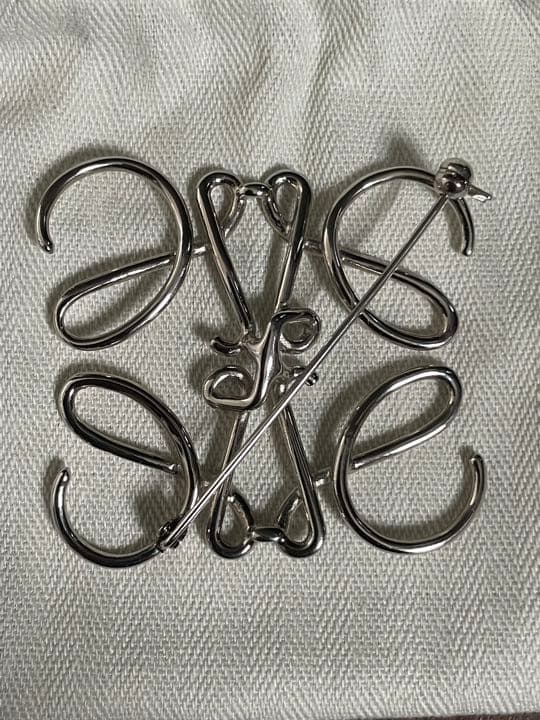 LOEWE シルバーブローチ 保存袋付き ロエベ 楽天市場】ロエベ ブローチ