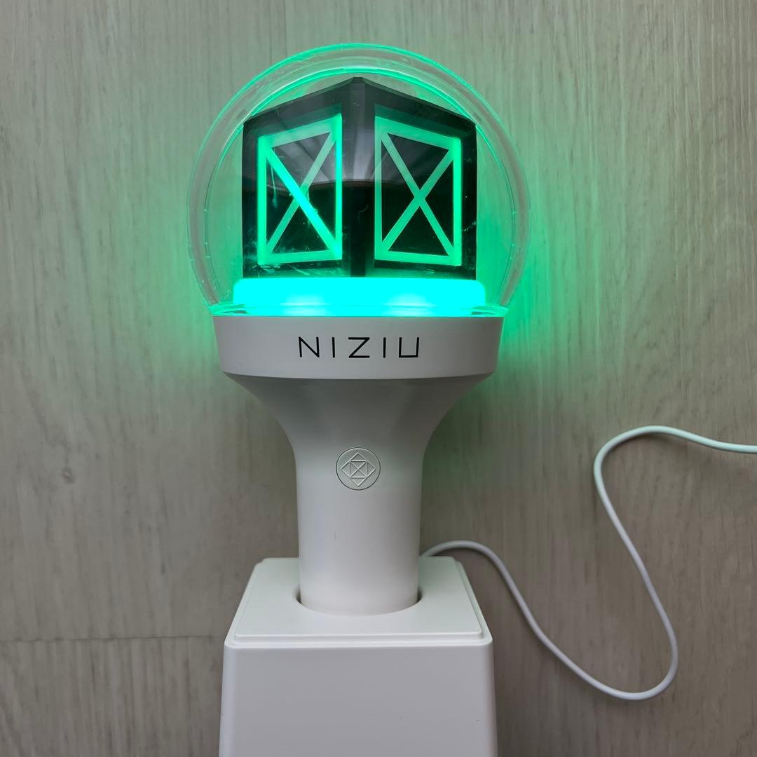 中古】NiziU 公式ペンライト - メルカリ