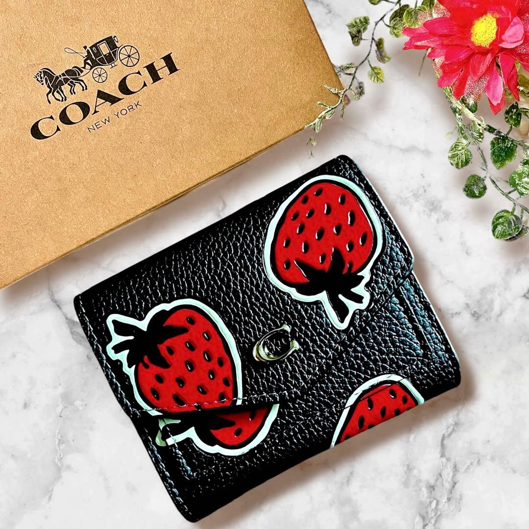 日本限定 COACH ストロベリープリント 二つ折り財布 コーチ