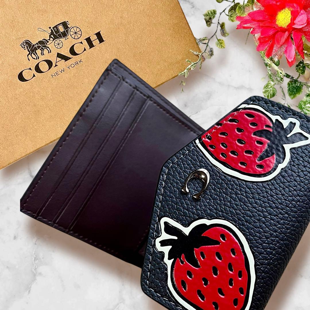 日本限定 COACH ストロベリープリント 二つ折り財布 コーチ