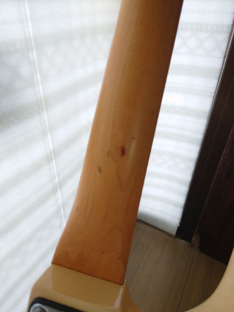 ストラトキャスター エレキギター クリーム色