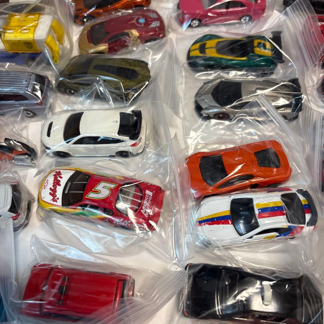 2335.トミカ70台まとめ売り