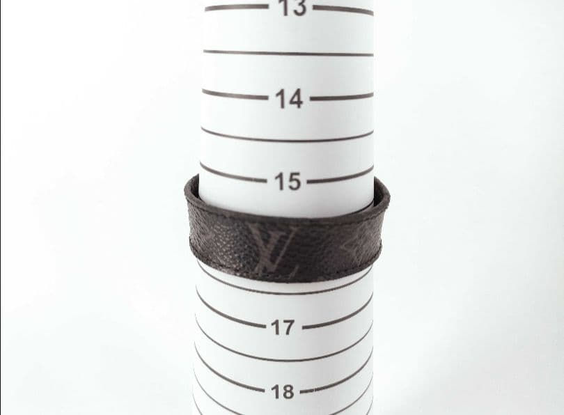 Louis Vuitton ブラックレザーバングル