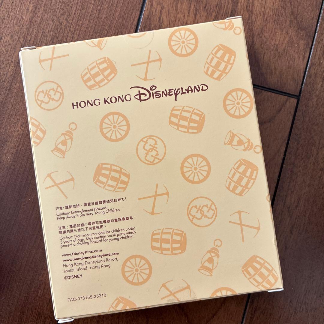 香港ディズニー 年パス 特典 メダル チップ　デール