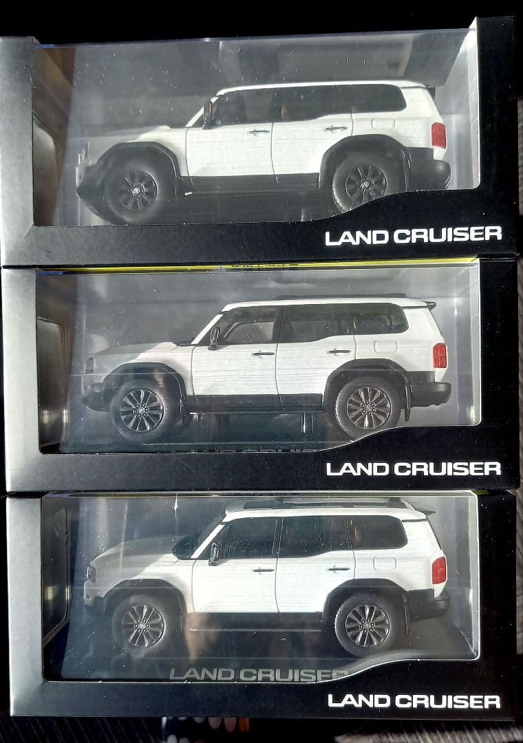 ランクル250 1/30クリアケース入ミニカー9台セットの通販はau PAY