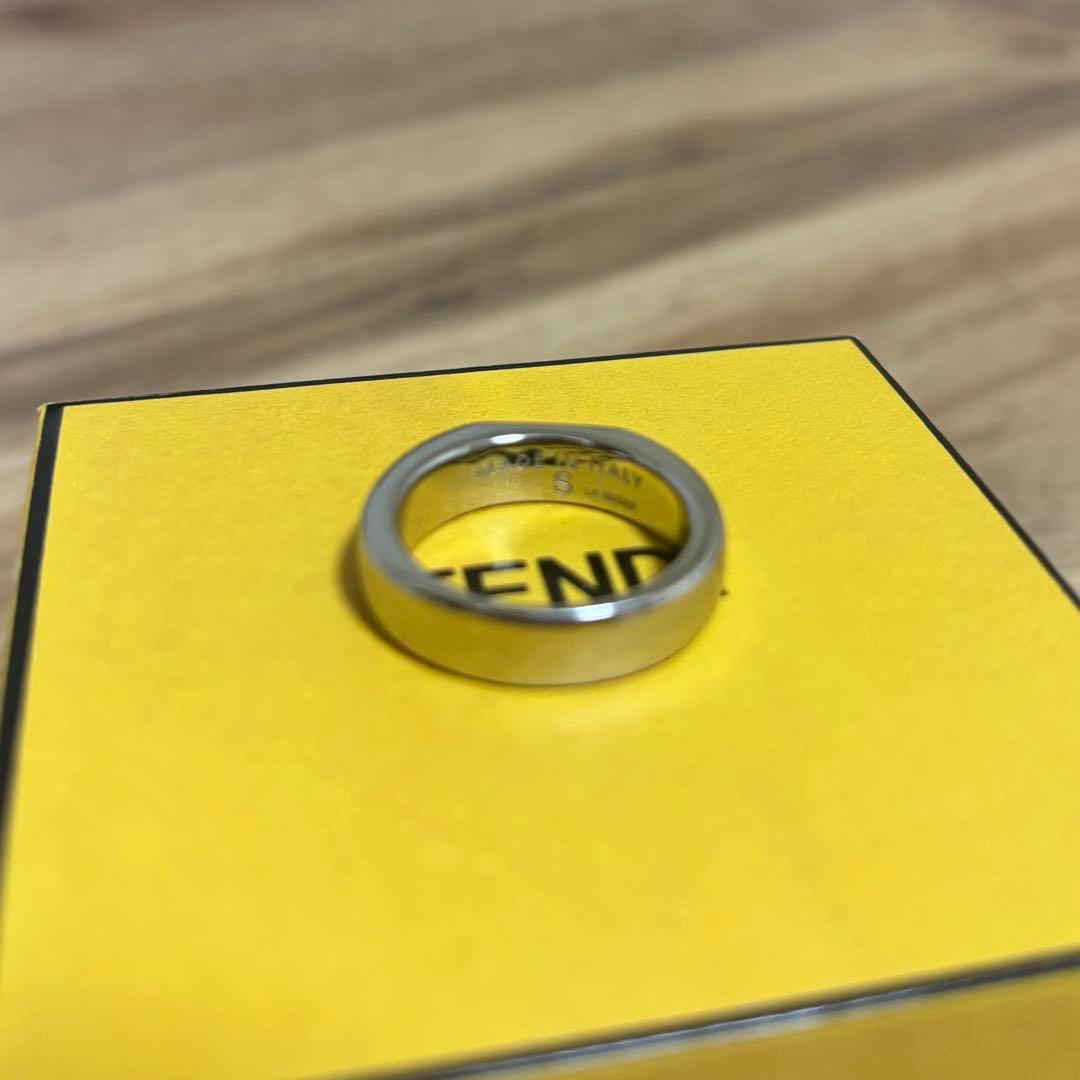 FENDI シルバーリング ロゴ入り