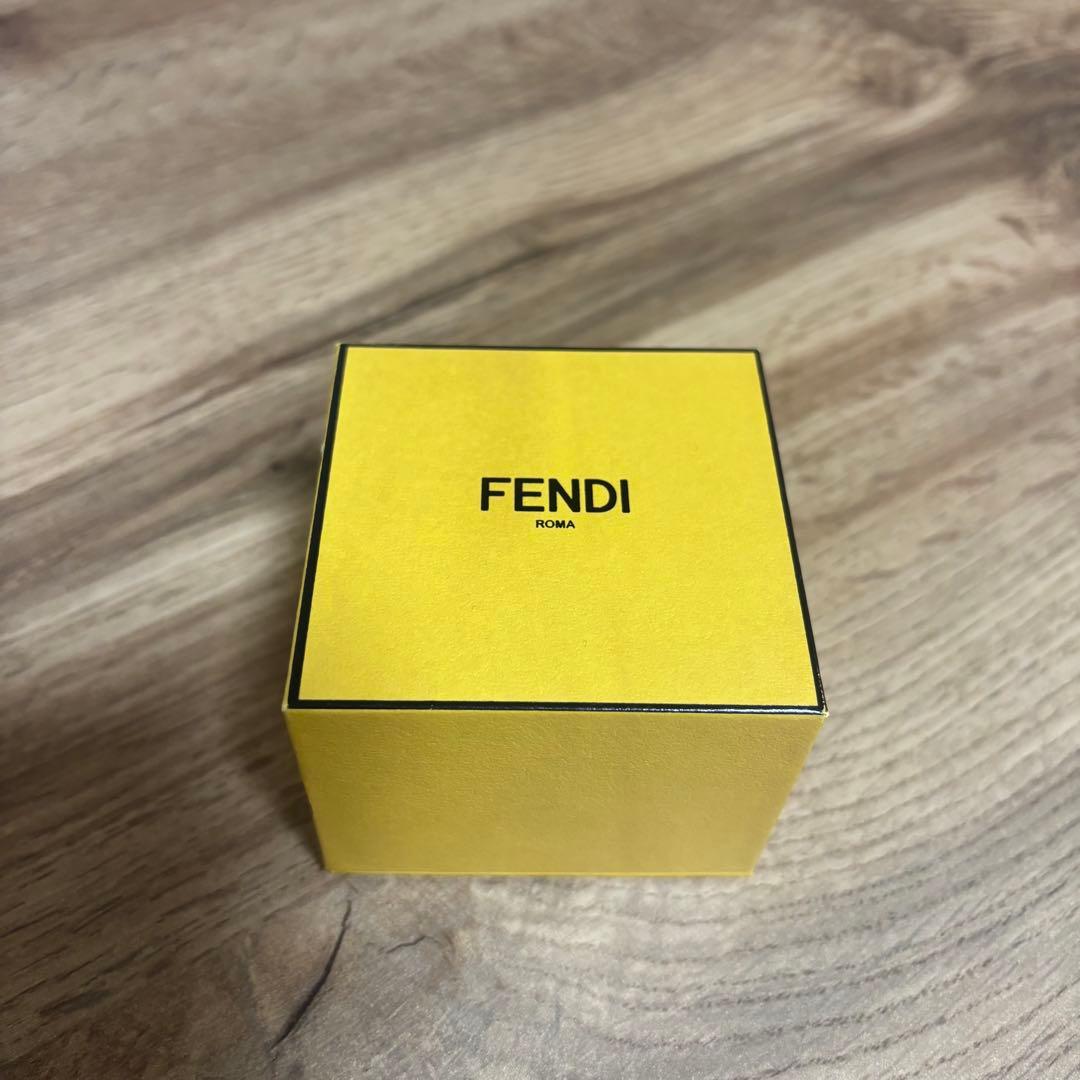 FENDI シルバーリング ロゴ入り