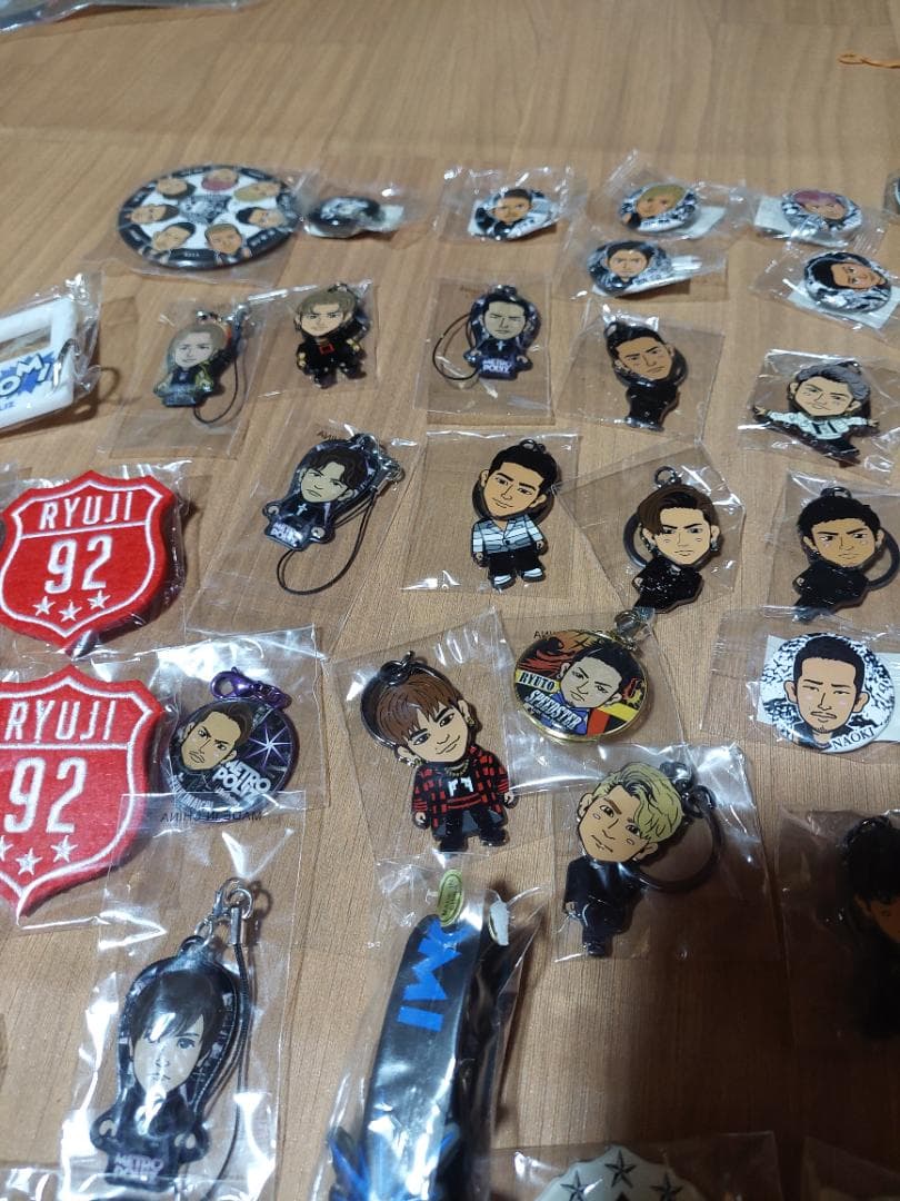 EXILE TRIBE缶バッジ他