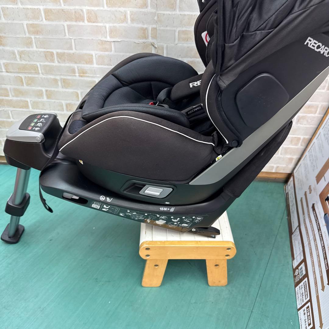レカロ　チャイルドシート ゼロワン　セレクト　isofix 回転式　新生児から