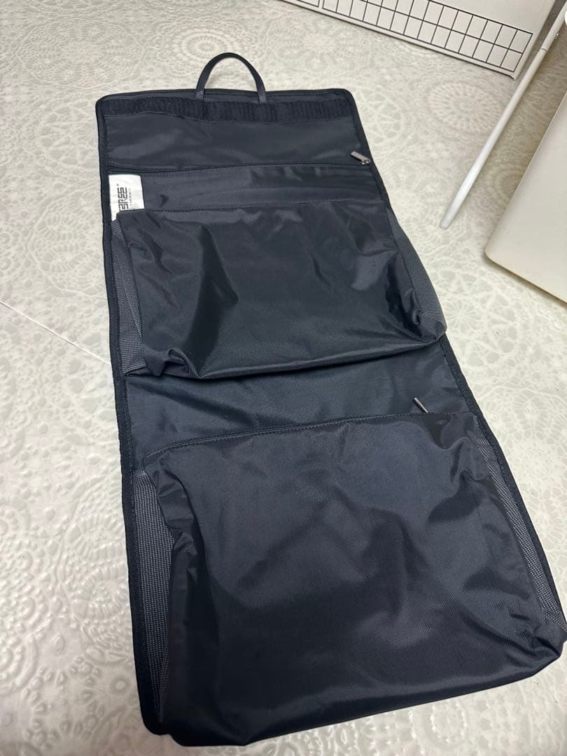 BREE 黒 折りたたみトラベルポーチ