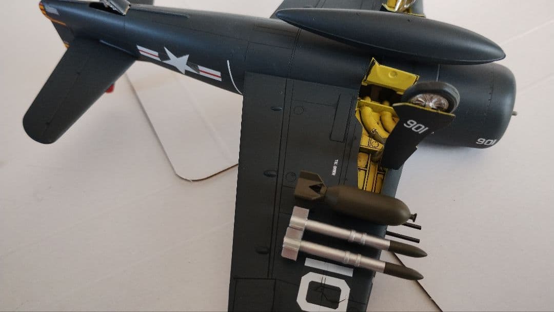 プラモデル完成機　1/48　F8F-1/2「USS Tarawa」