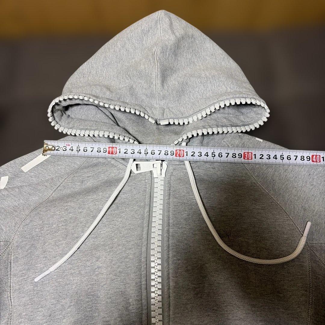 1PIU1UGUAALE3 パーカー