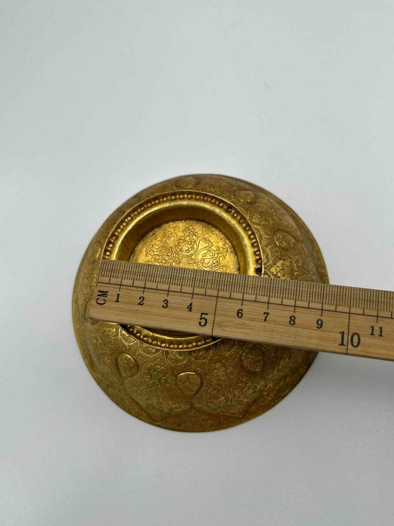 唐時代 金器 金象嵌鏨彫吉祥蓮花瑞獣紋葵口鉢