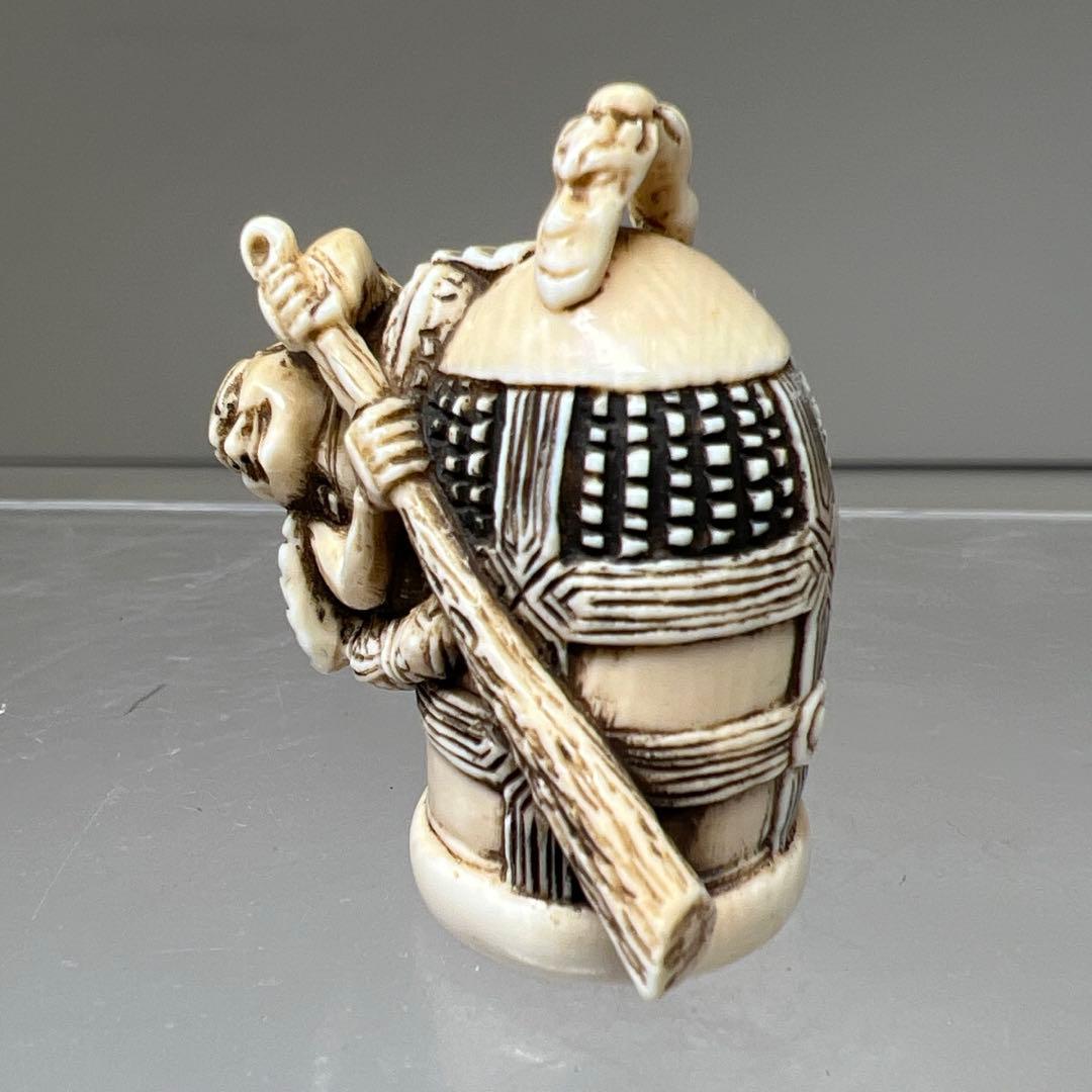 極上鐘に人物根付 12g 東Y8-0203☆2Fトコチ - メルカリ