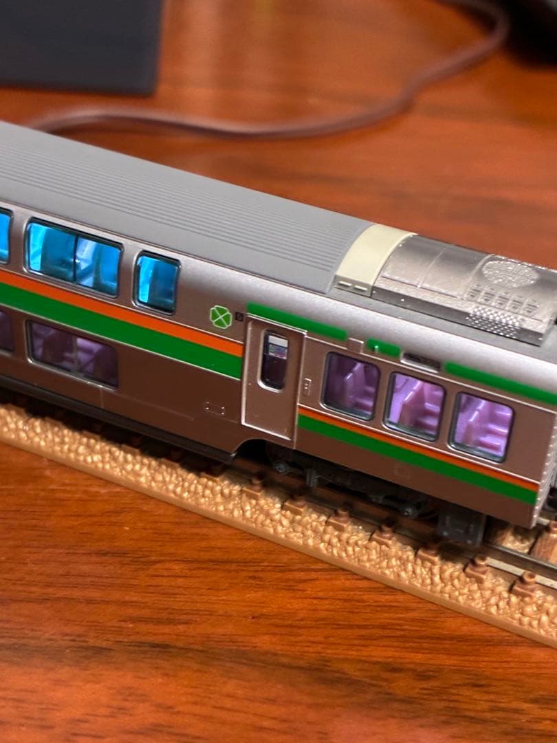 JR E231系8両 kato ライト室内灯点灯確認済