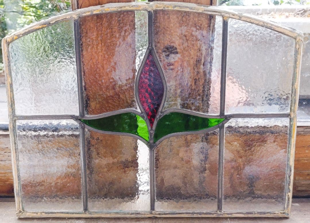 赤とピンクの花模様のステンドグラス イギリスアンティーク(住宅窓