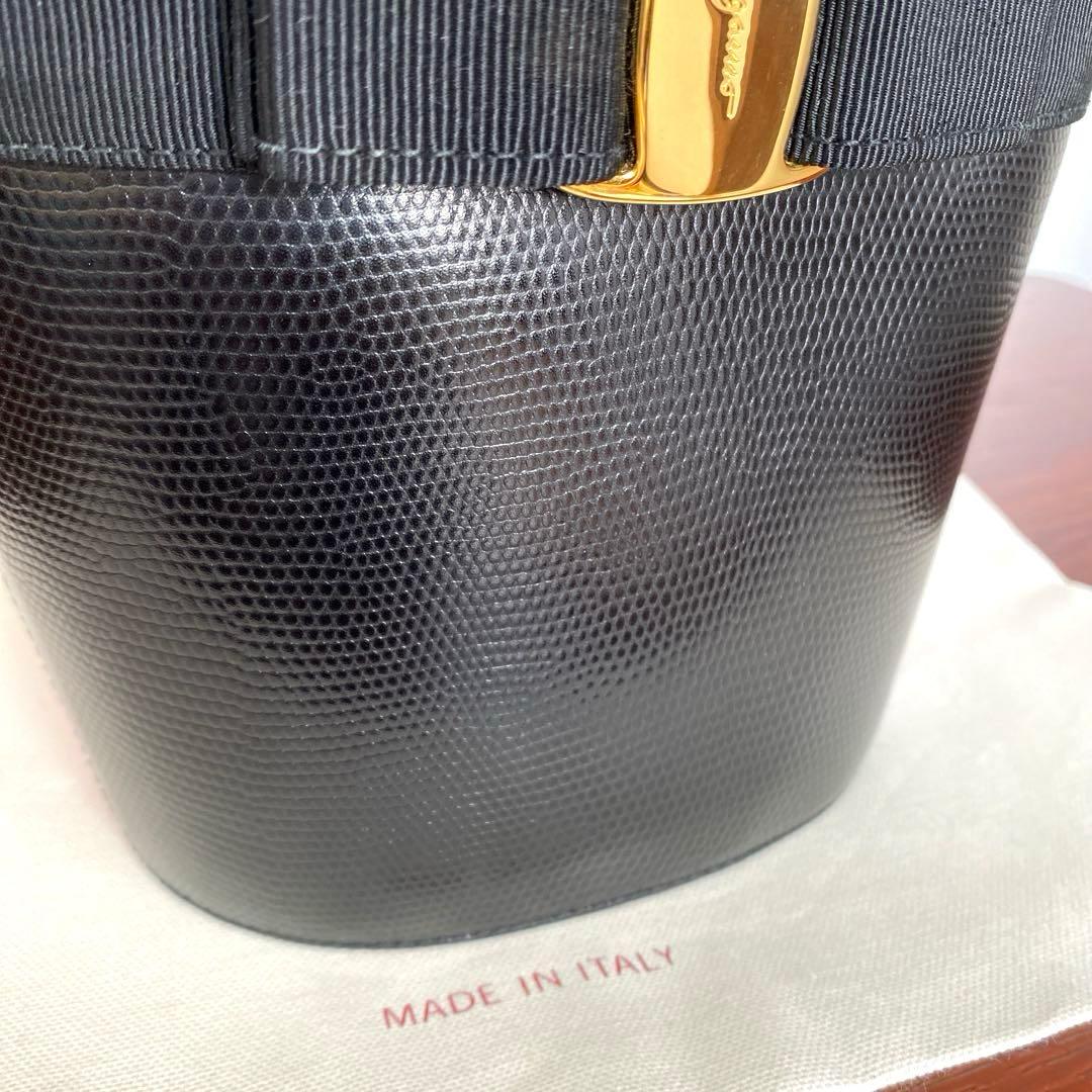 Salvatore Ferragamoハンドバッグ ヴァラリボン バケツバケット