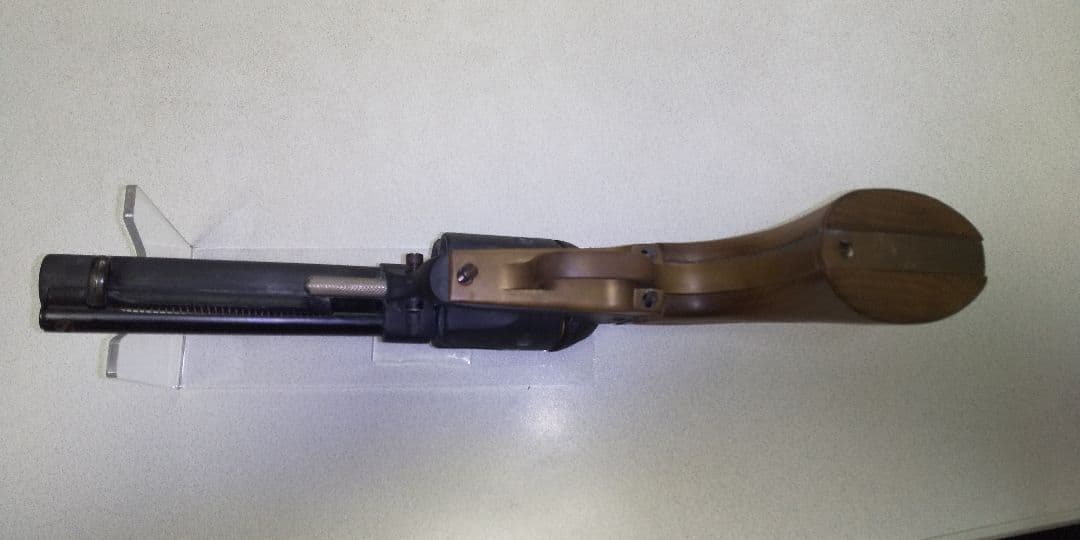 リボルバー モデルガン 黒と茶色