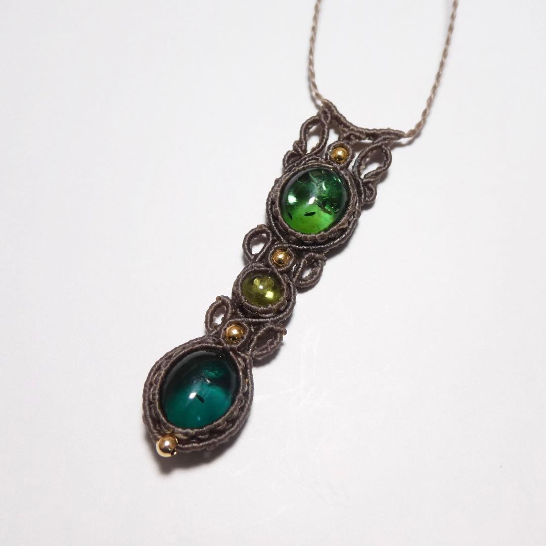 2種類のグリーンアンバー・ペリドットのマクラメネックレス 2種類の