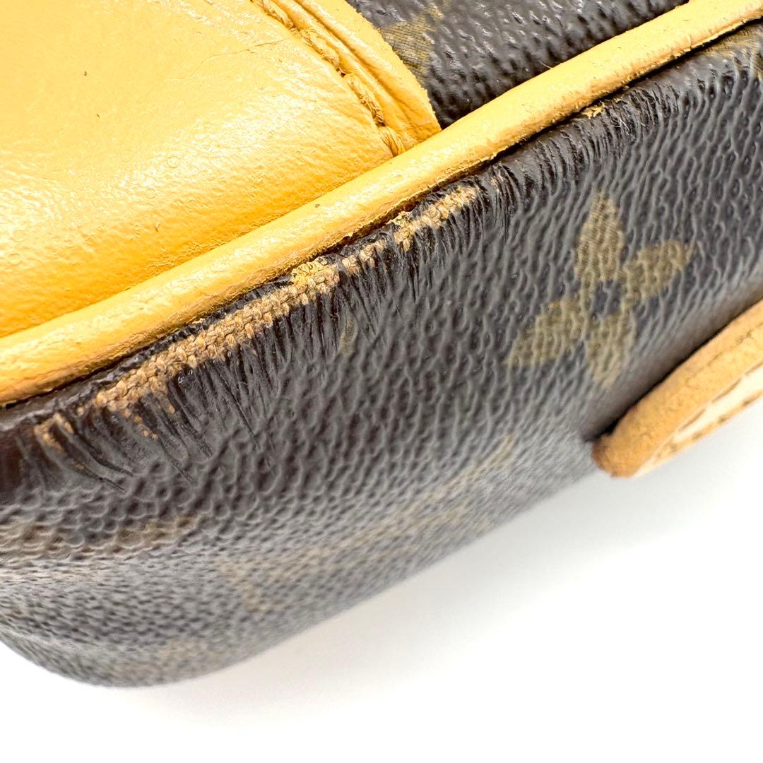 VUITTON　トロカデロ27　斜め掛け　ショルダーバック　PVC　モノグラム