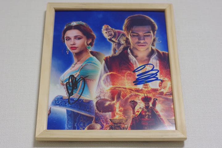 アラジンキャスト メナ・マスード & ナオミ・スコット 直筆サイン