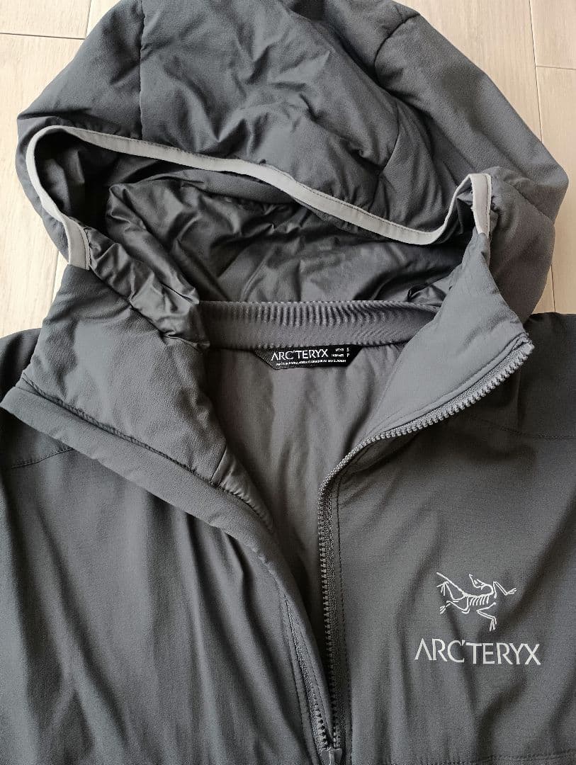 タグ有美品　ビームス購入 ARC’TERYX　atomarhoody　Pilot